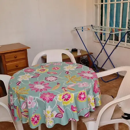 Piso De 1 Habitacion En Los Cristianos Tenerife *